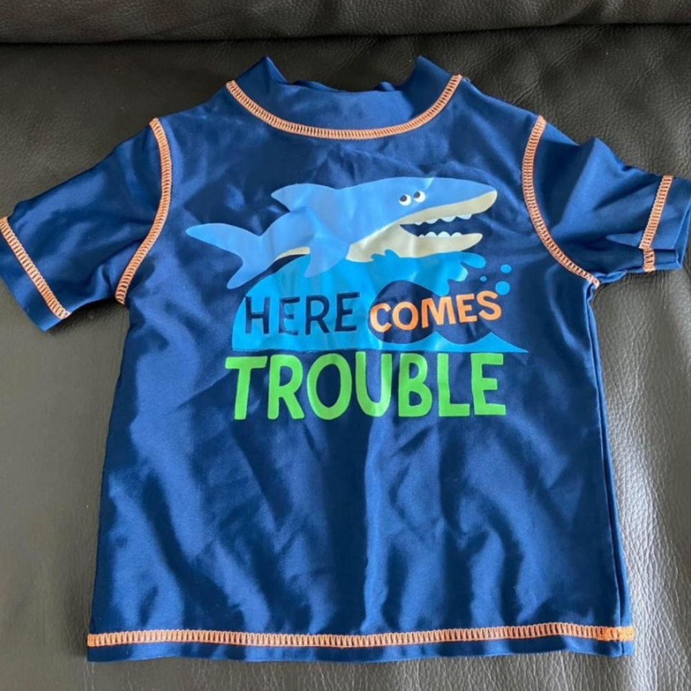 Carter’s Boy’s Shark Rash Guard and Swim Trunk Set Size 12 Months - Picture 2 of 3